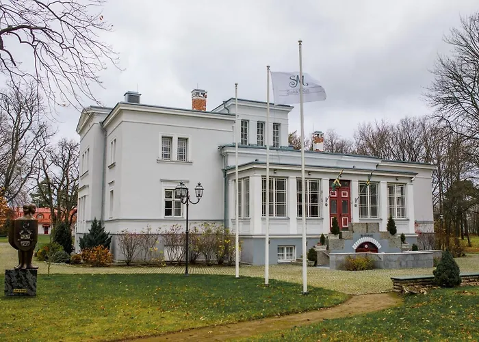 Saka Manor